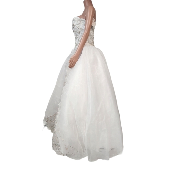 Q by Da Vinci White With Embroidered Spring Floral Quinceañera Dress Size 8 - Picture 6 of 14